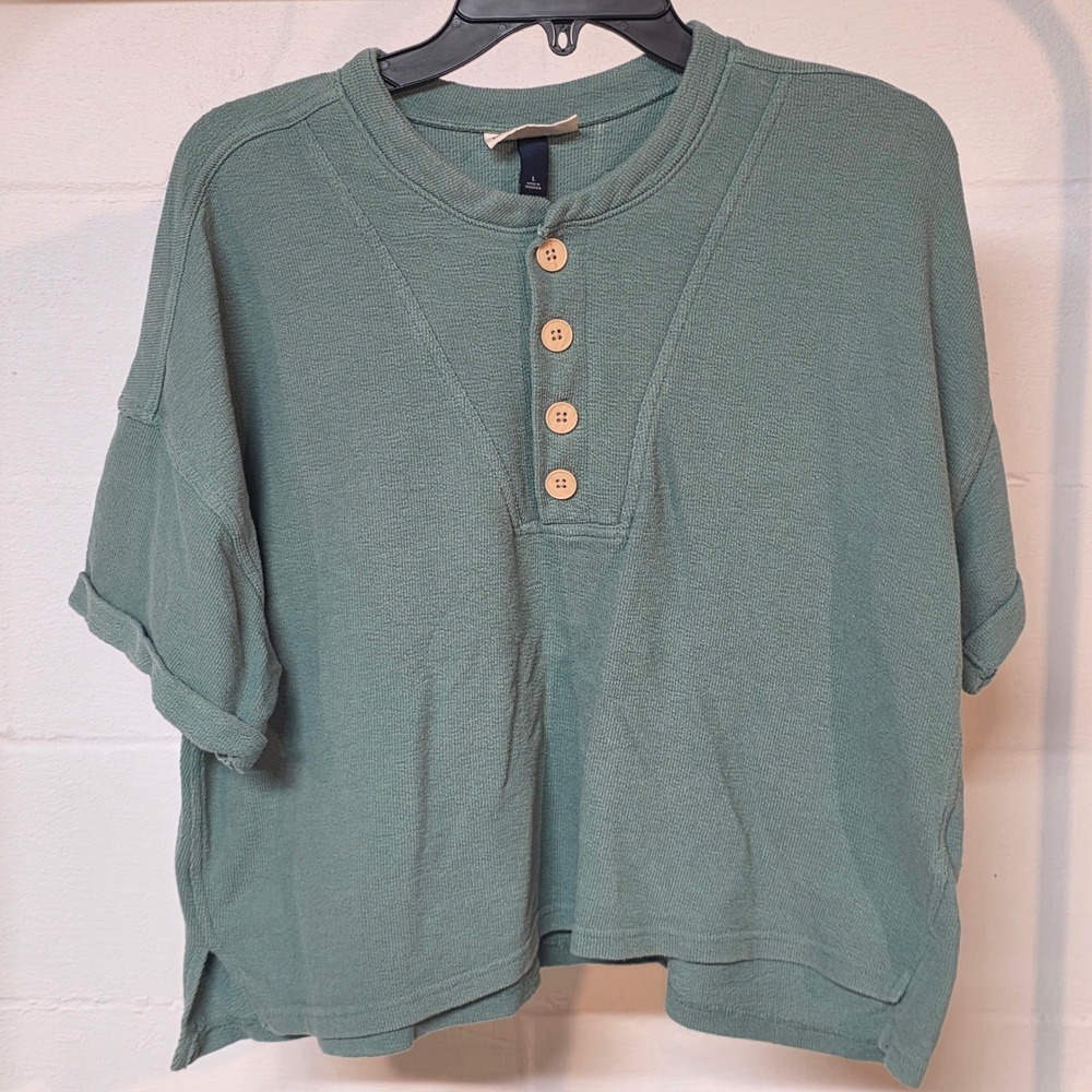 Universal Thread Womens Large Sage Green Waffle Knit Henley Short Sleeve Top